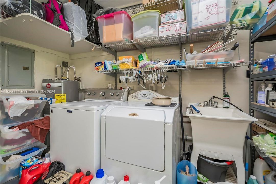 Recently Sold: $599,999 (3 beds, 1 baths, 1623 Square Feet)