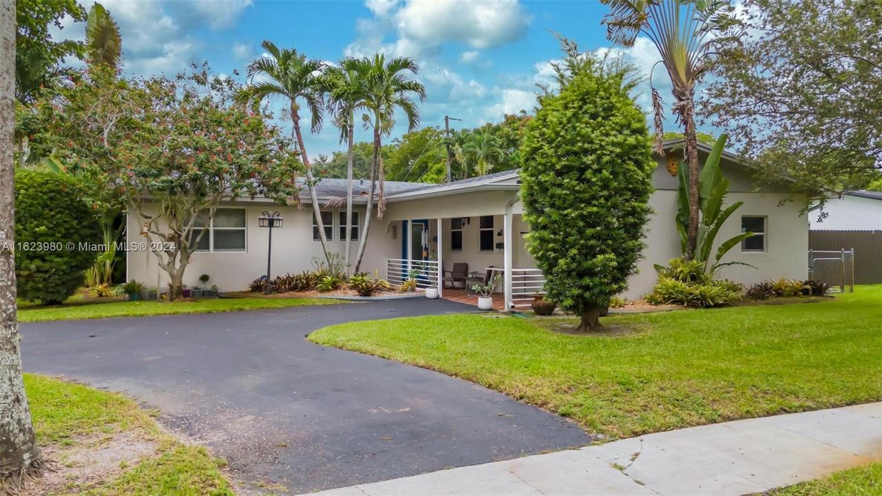 Recently Sold: $599,999 (3 beds, 1 baths, 1623 Square Feet)