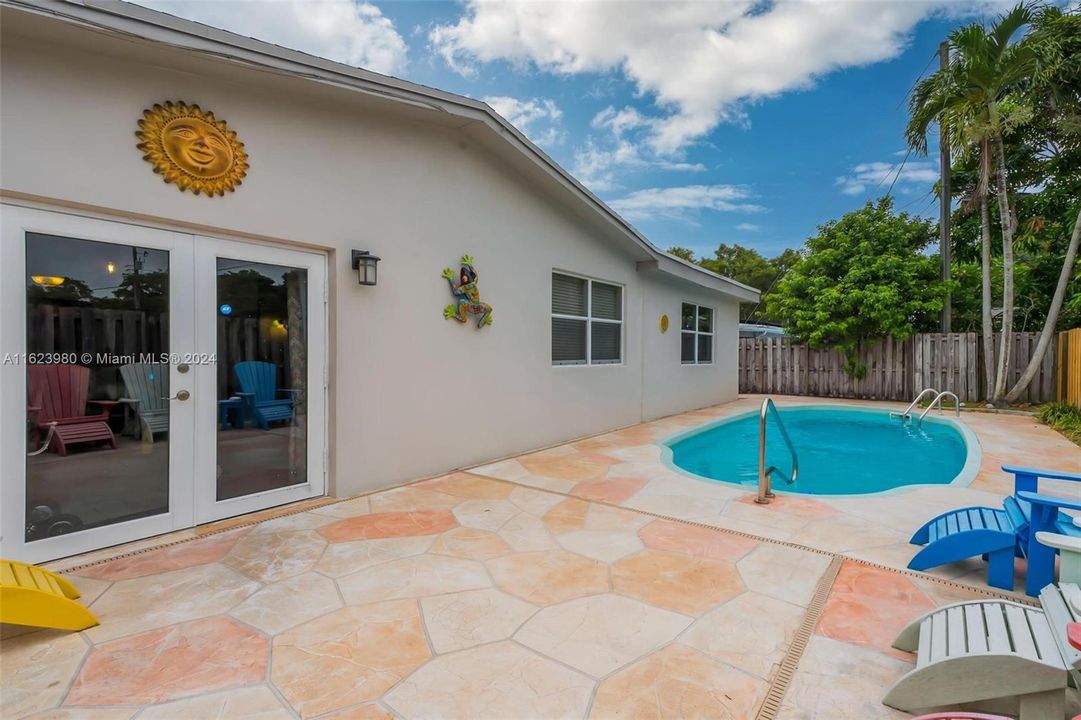 Recently Sold: $599,999 (3 beds, 1 baths, 1623 Square Feet)