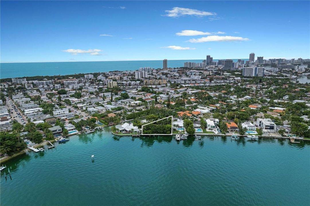 Recently Sold: $6,000,000 (3 beds, 2 baths, 2201 Square Feet)