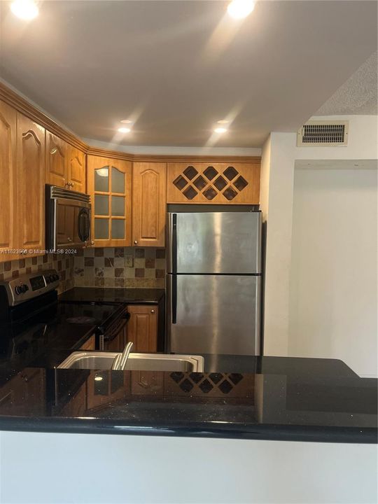 Recently Rented: $1,850 (1 beds, 1 baths, 676 Square Feet)