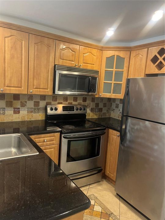 Recently Rented: $1,850 (1 beds, 1 baths, 676 Square Feet)