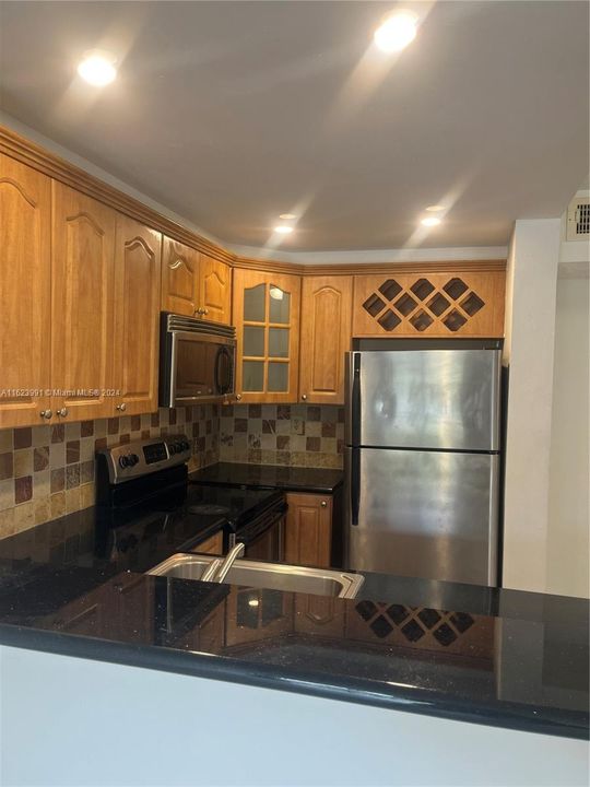 Recently Rented: $1,850 (1 beds, 1 baths, 676 Square Feet)