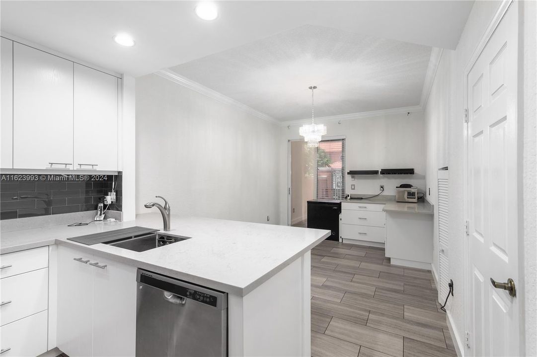 For Sale: $415,000 (3 beds, 2 baths, 1391 Square Feet)