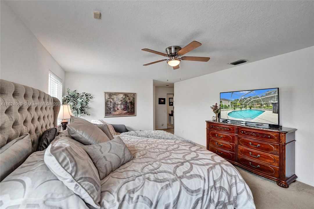 Vendido Recientemente: $1,195,000 (6 camas, 4 baños, 3220 Pies cuadrados)