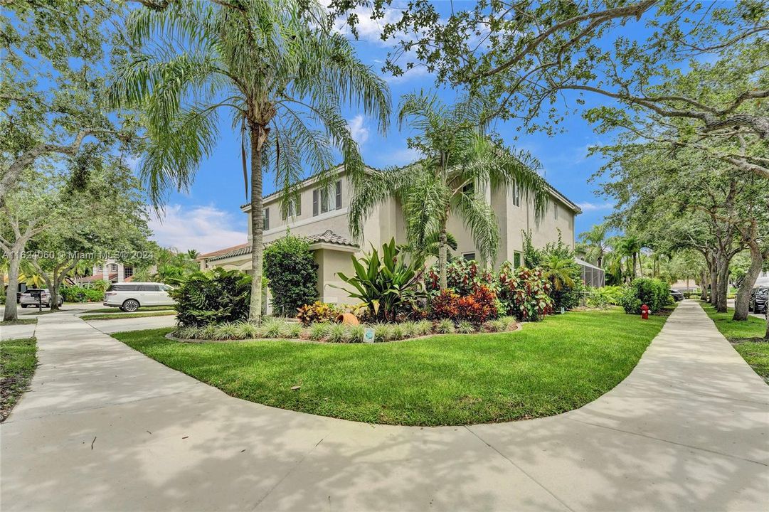 Vendido Recientemente: $1,195,000 (6 camas, 4 baños, 3220 Pies cuadrados)