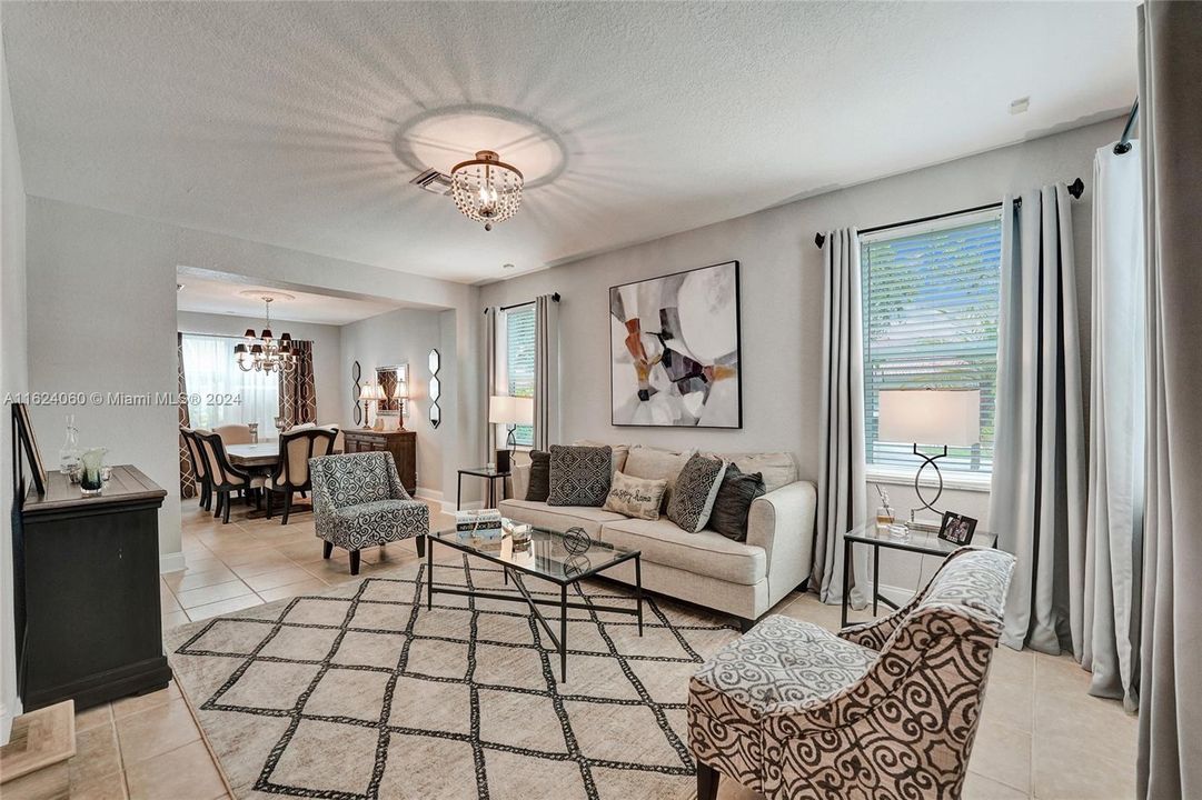 Vendido Recientemente: $1,195,000 (6 camas, 4 baños, 3220 Pies cuadrados)