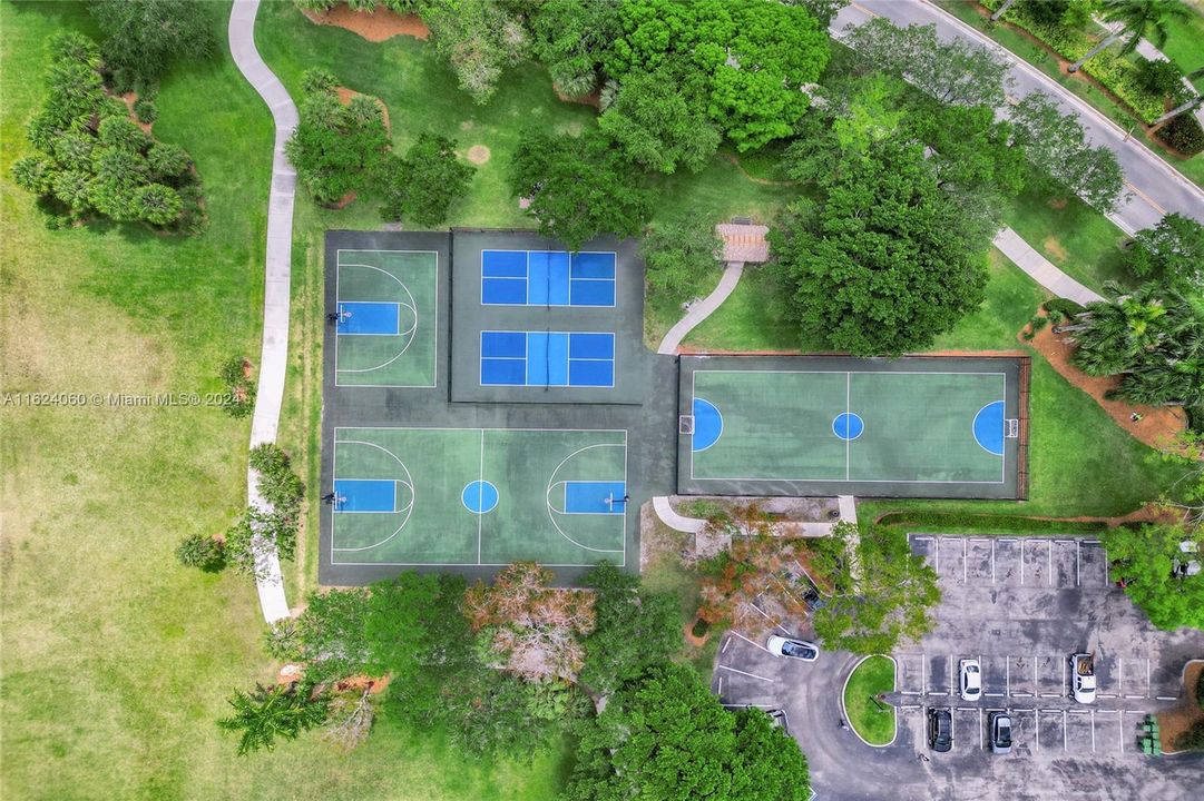 Vendido Recientemente: $1,195,000 (6 camas, 4 baños, 3220 Pies cuadrados)