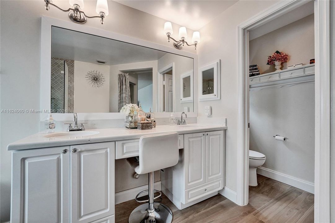 Vendido Recientemente: $1,195,000 (6 camas, 4 baños, 3220 Pies cuadrados)