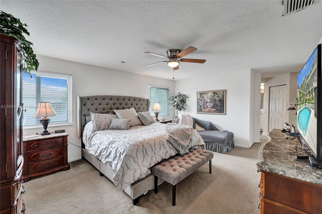 Vendido Recientemente: $1,195,000 (6 camas, 4 baños, 3220 Pies cuadrados)