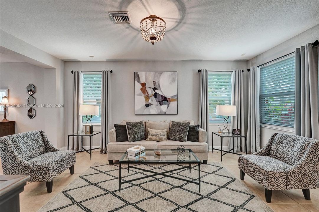 Vendido Recientemente: $1,195,000 (6 camas, 4 baños, 3220 Pies cuadrados)