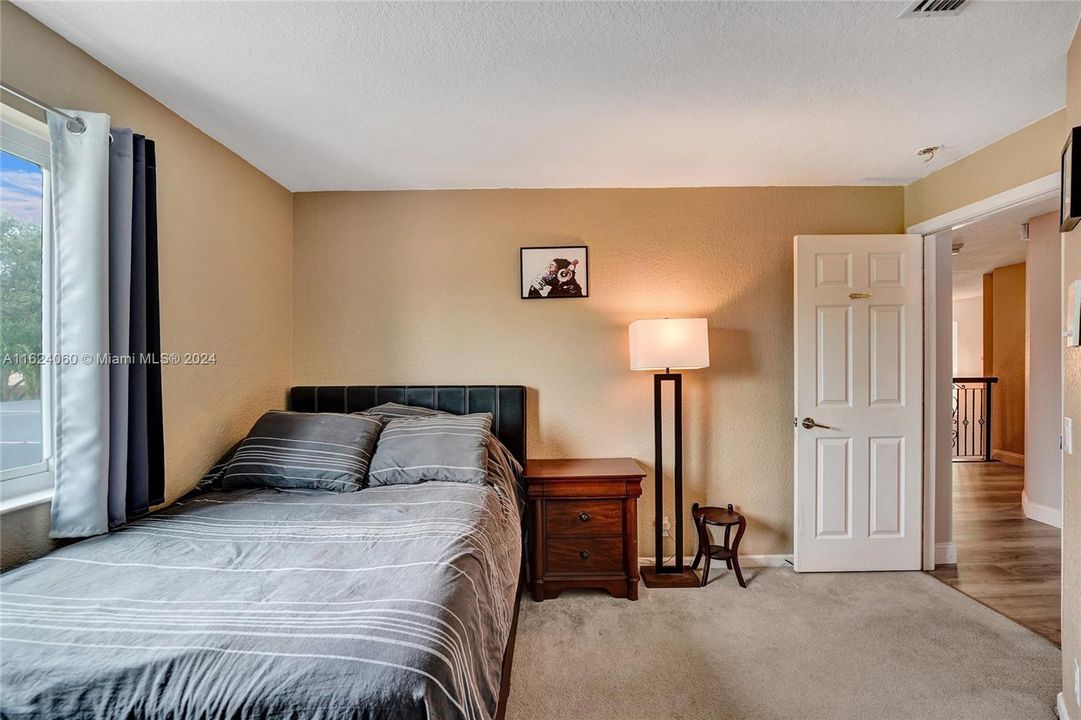 Vendido Recientemente: $1,195,000 (6 camas, 4 baños, 3220 Pies cuadrados)