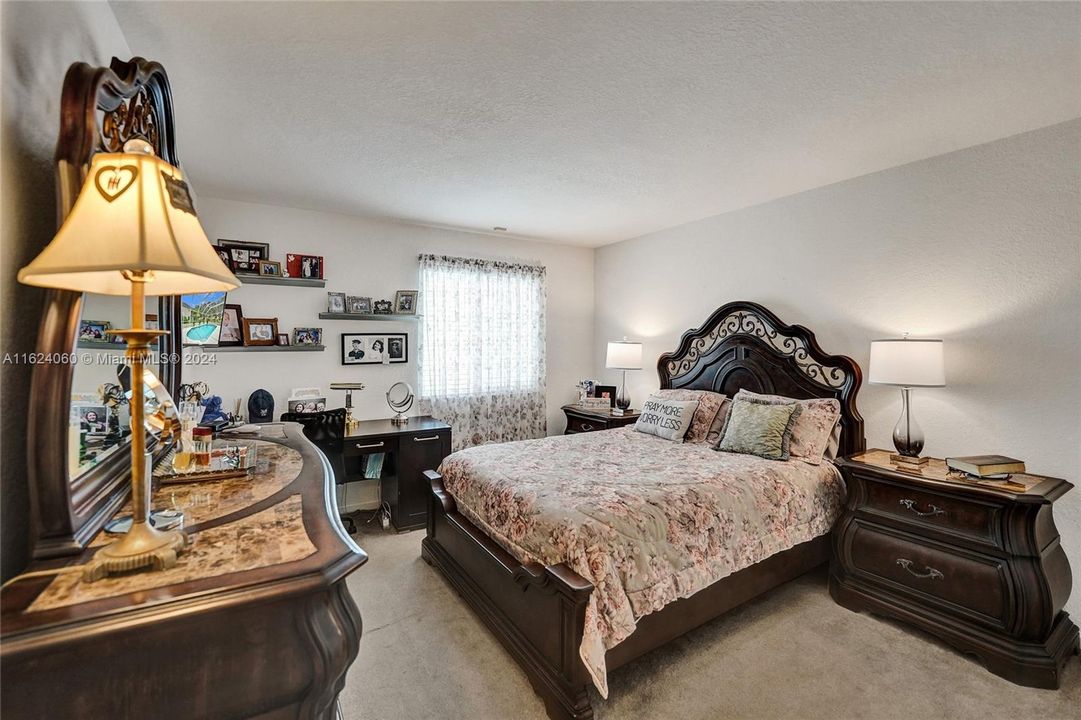 Vendido Recientemente: $1,195,000 (6 camas, 4 baños, 3220 Pies cuadrados)