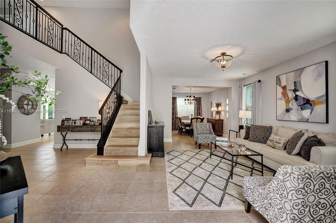 Vendido Recientemente: $1,195,000 (6 camas, 4 baños, 3220 Pies cuadrados)