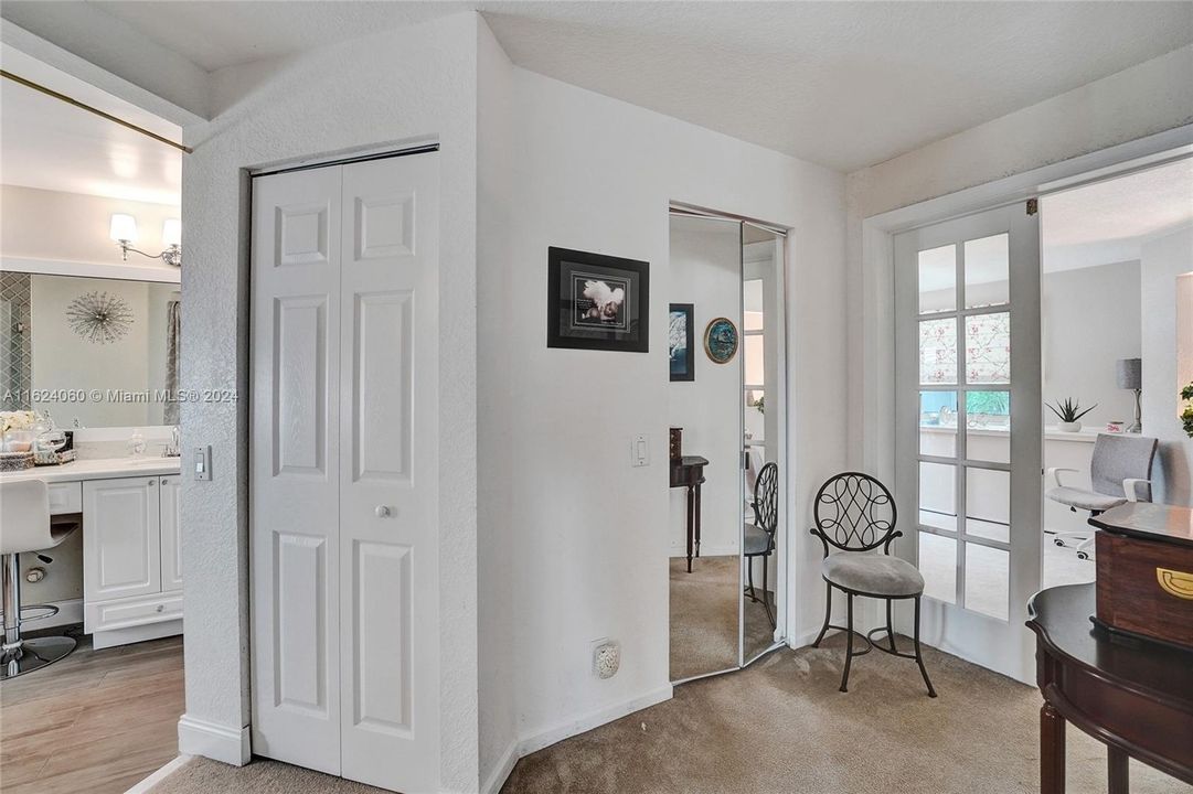 Vendido Recientemente: $1,195,000 (6 camas, 4 baños, 3220 Pies cuadrados)