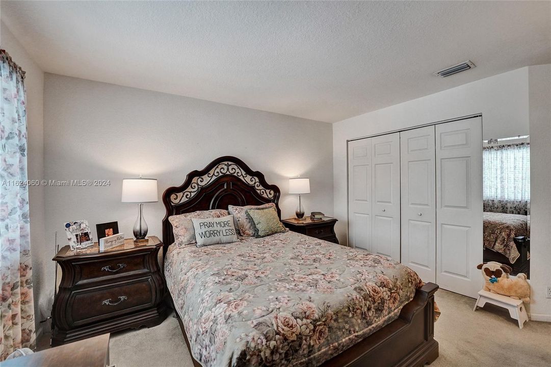 Vendido Recientemente: $1,195,000 (6 camas, 4 baños, 3220 Pies cuadrados)