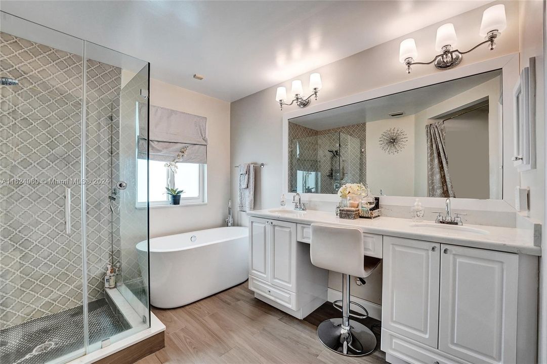 Vendido Recientemente: $1,195,000 (6 camas, 4 baños, 3220 Pies cuadrados)