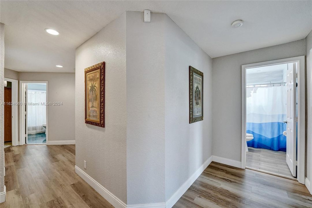 Vendido Recientemente: $1,195,000 (6 camas, 4 baños, 3220 Pies cuadrados)