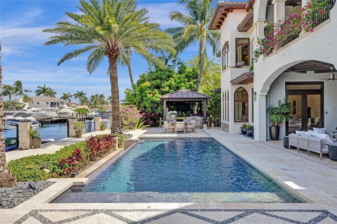 For Sale: $14,495,000 (6 beds, 7 baths, 8936 Square Feet)