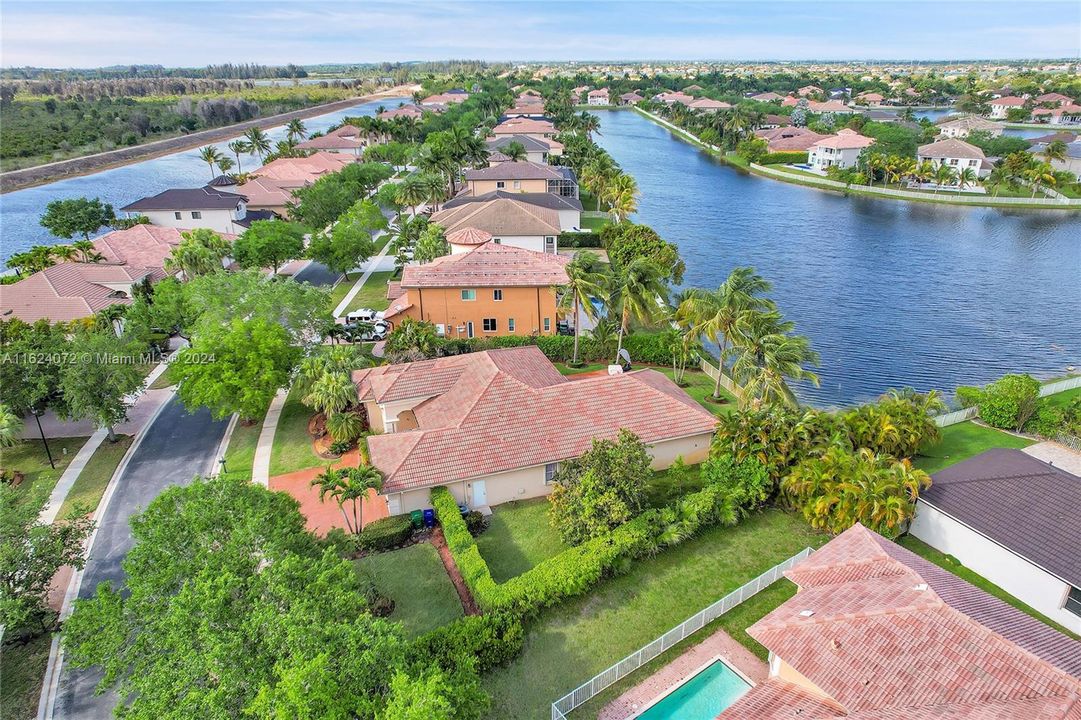 Active With Contract: $990,000 (5 beds, 3 baths, 2576 Square Feet)