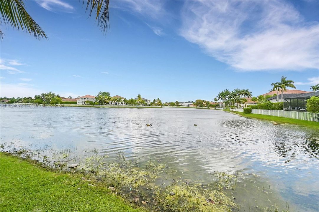 Active With Contract: $990,000 (5 beds, 3 baths, 2576 Square Feet)