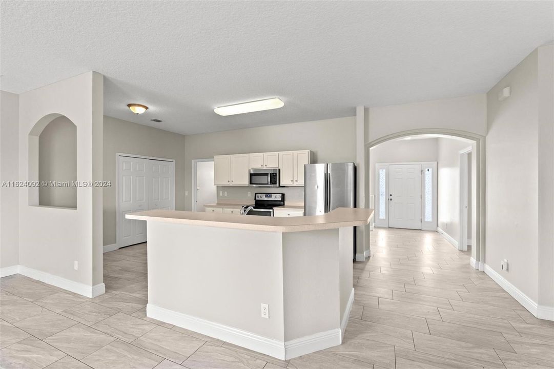 最近售出: $410,000 (4 贝兹, 2 浴室, 2012 平方英尺)