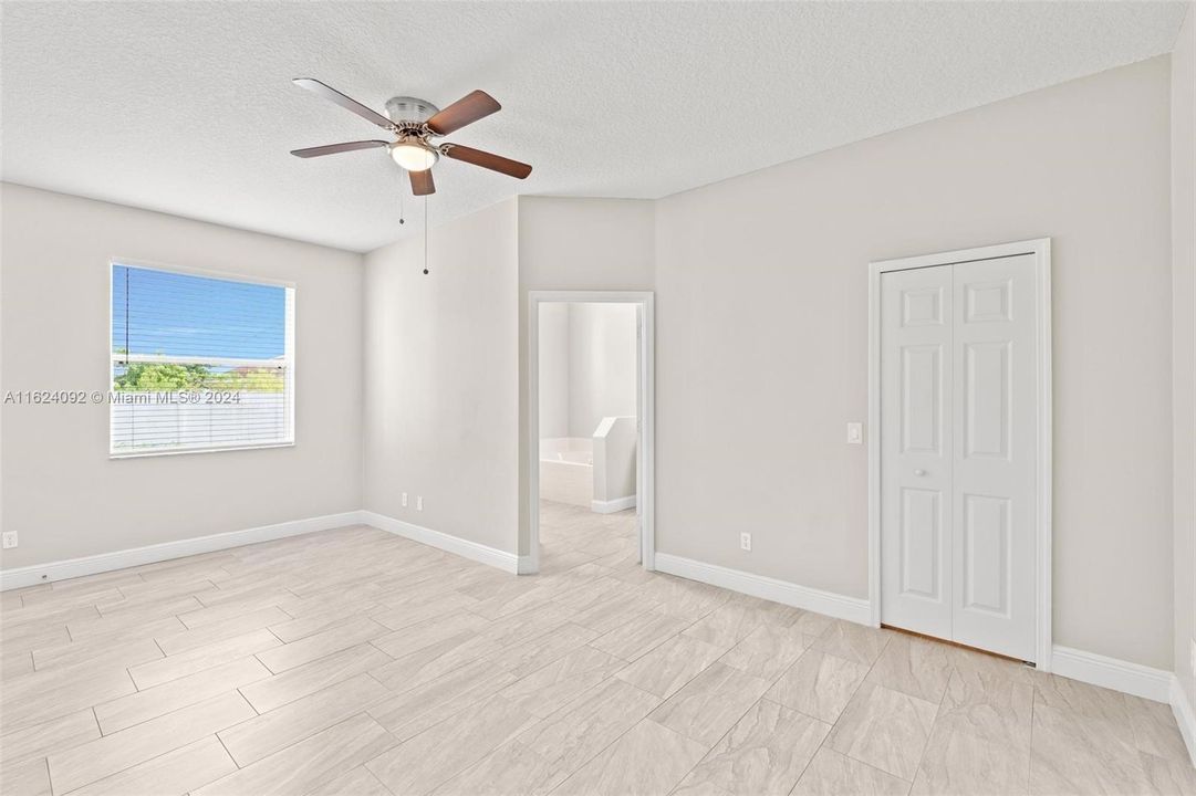 最近售出: $410,000 (4 贝兹, 2 浴室, 2012 平方英尺)