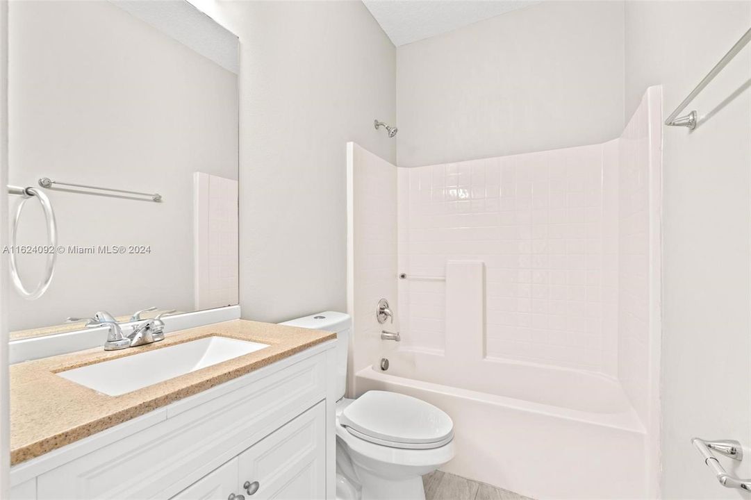 最近售出: $410,000 (4 贝兹, 2 浴室, 2012 平方英尺)