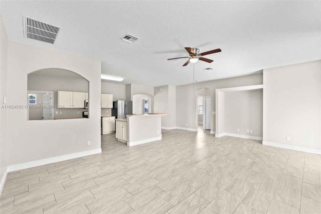 最近售出: $410,000 (4 贝兹, 2 浴室, 2012 平方英尺)