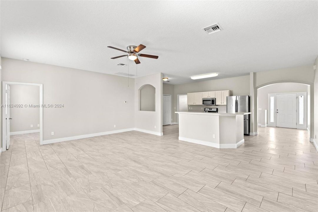 最近售出: $410,000 (4 贝兹, 2 浴室, 2012 平方英尺)