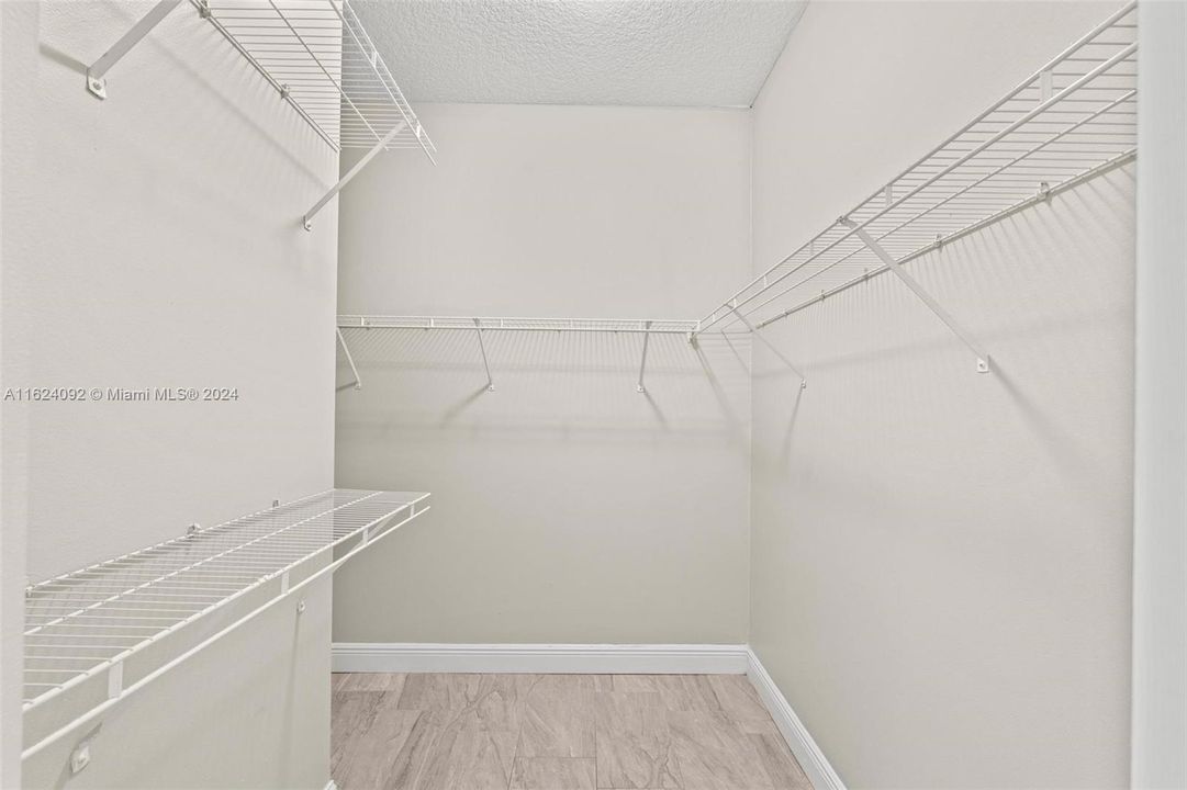 最近售出: $410,000 (4 贝兹, 2 浴室, 2012 平方英尺)