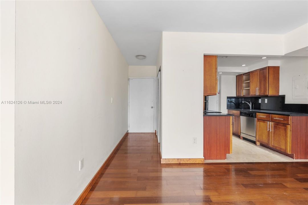 Recently Rented: $2,000 (1 beds, 1 baths, 861 Square Feet)