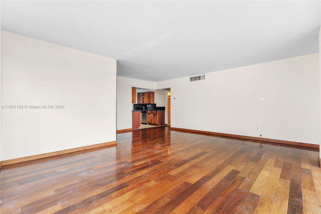 Recently Rented: $2,000 (1 beds, 1 baths, 861 Square Feet)