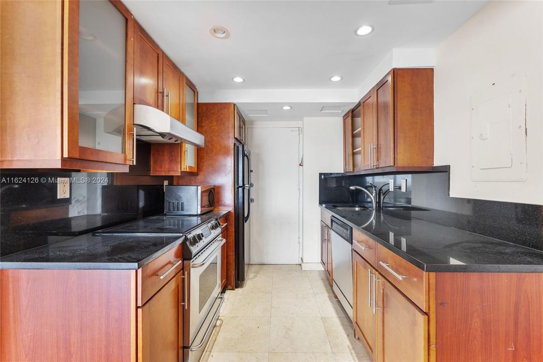 Recently Rented: $2,000 (1 beds, 1 baths, 861 Square Feet)