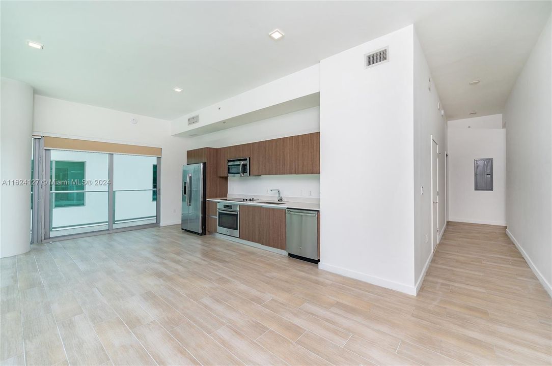 For Sale: $489,000 (2 beds, 2 baths, 973 Square Feet)