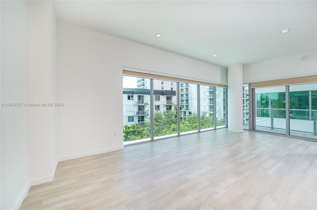 For Sale: $489,000 (2 beds, 2 baths, 973 Square Feet)