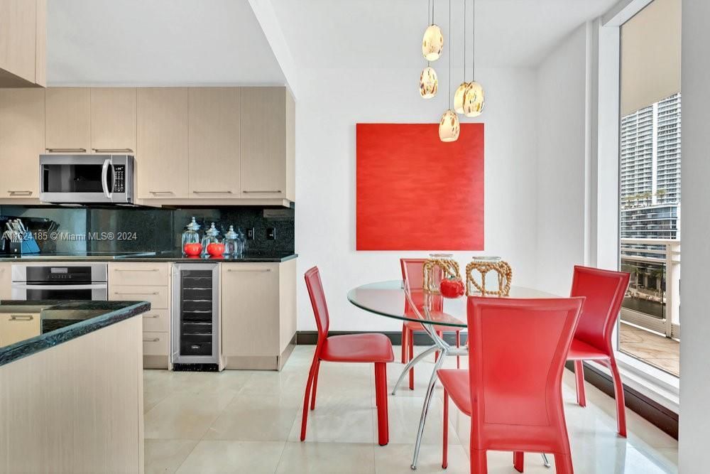 Recently Rented: $5,750 (2 beds, 2 baths, 1505 Square Feet)