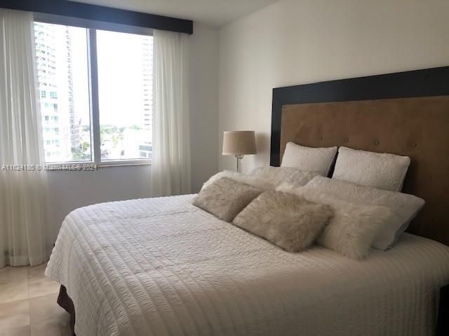 Recently Rented: $5,750 (2 beds, 2 baths, 1505 Square Feet)