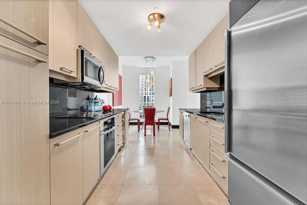 Recently Rented: $5,750 (2 beds, 2 baths, 1505 Square Feet)