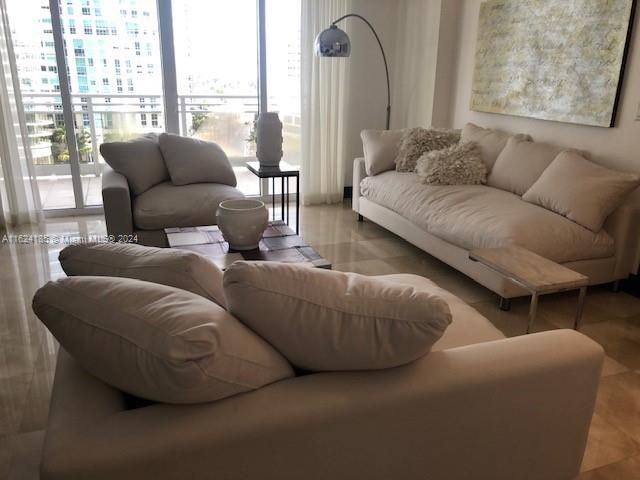 Recently Rented: $5,750 (2 beds, 2 baths, 1505 Square Feet)