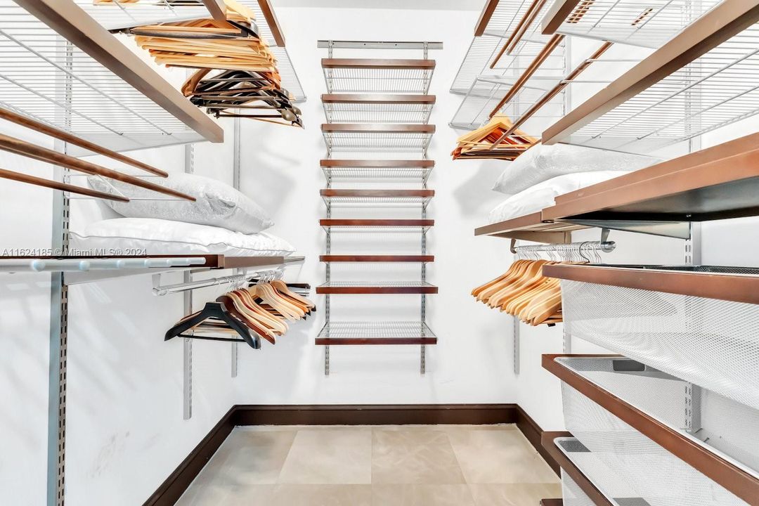 Recently Rented: $5,750 (2 beds, 2 baths, 1505 Square Feet)