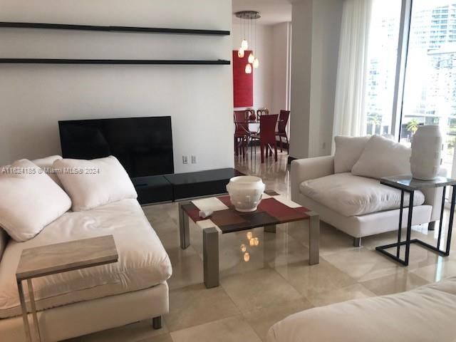 Recently Rented: $5,750 (2 beds, 2 baths, 1505 Square Feet)