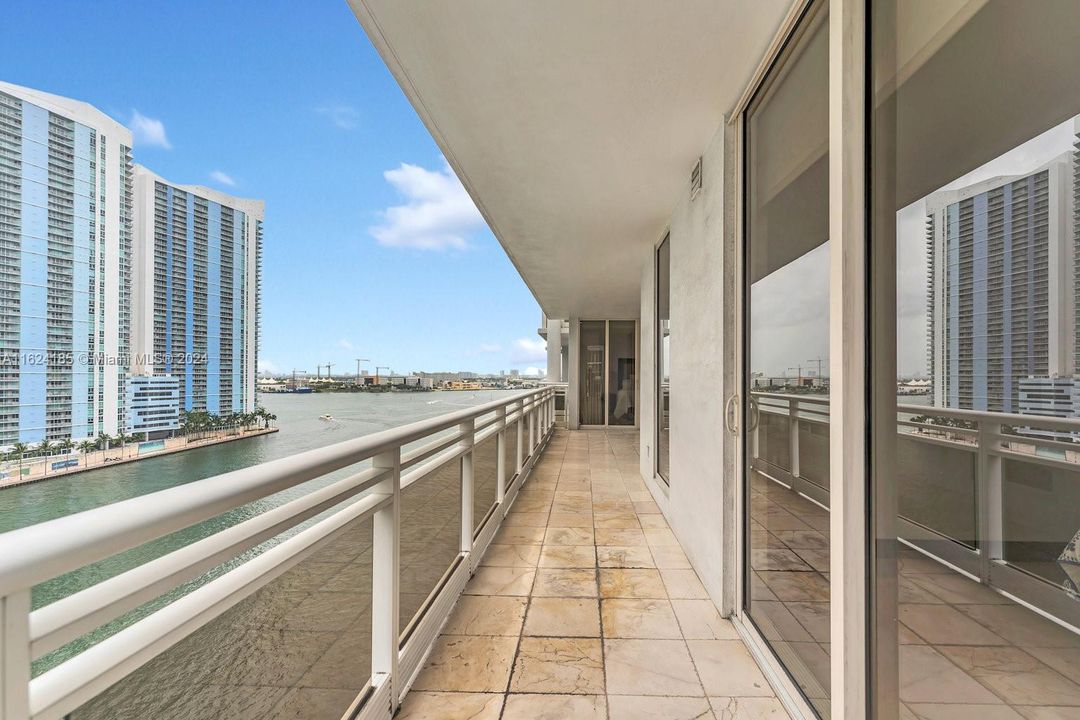 Recently Rented: $5,750 (2 beds, 2 baths, 1505 Square Feet)