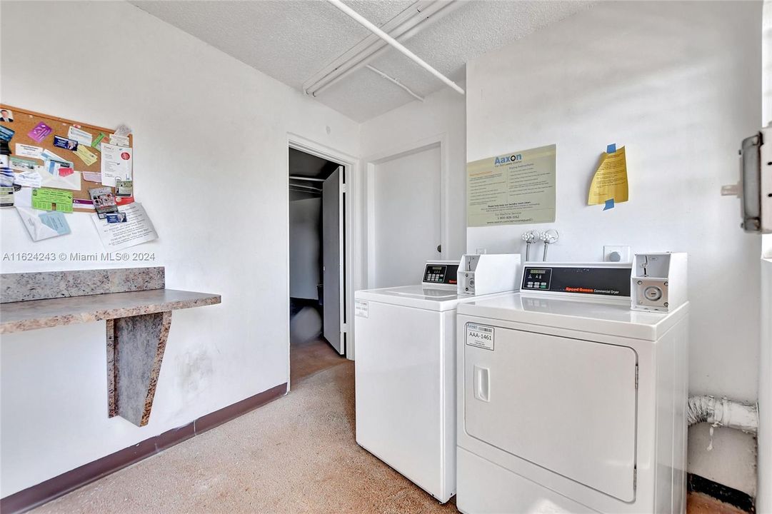 Active With Contract: $109,900 (1 beds, 1 baths, 738 Square Feet)