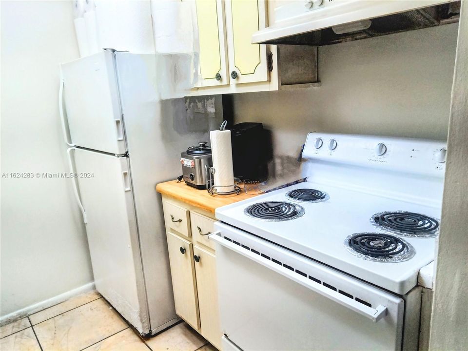 For Sale: $209,900 (1 beds, 1 baths, 635 Square Feet)