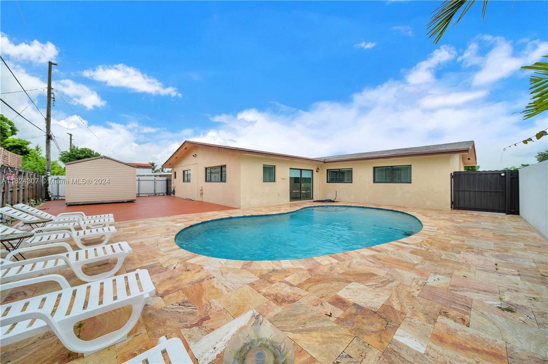 Active With Contract: $750,000 (4 beds, 3 baths, 1992 Square Feet)