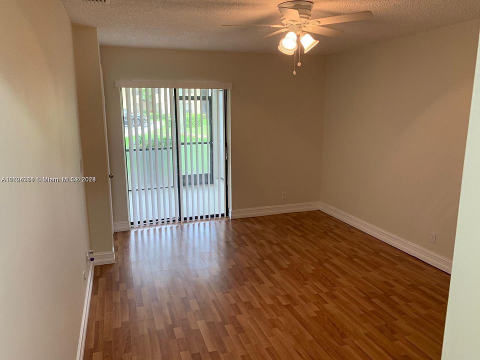 Recently Rented: $2,100 (2 beds, 2 baths, 982 Square Feet)