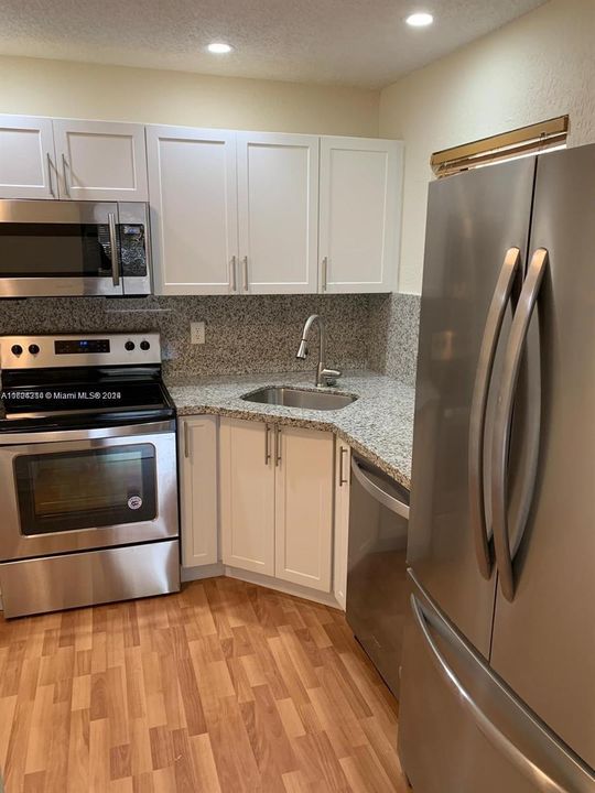 Recently Rented: $2,100 (2 beds, 2 baths, 982 Square Feet)