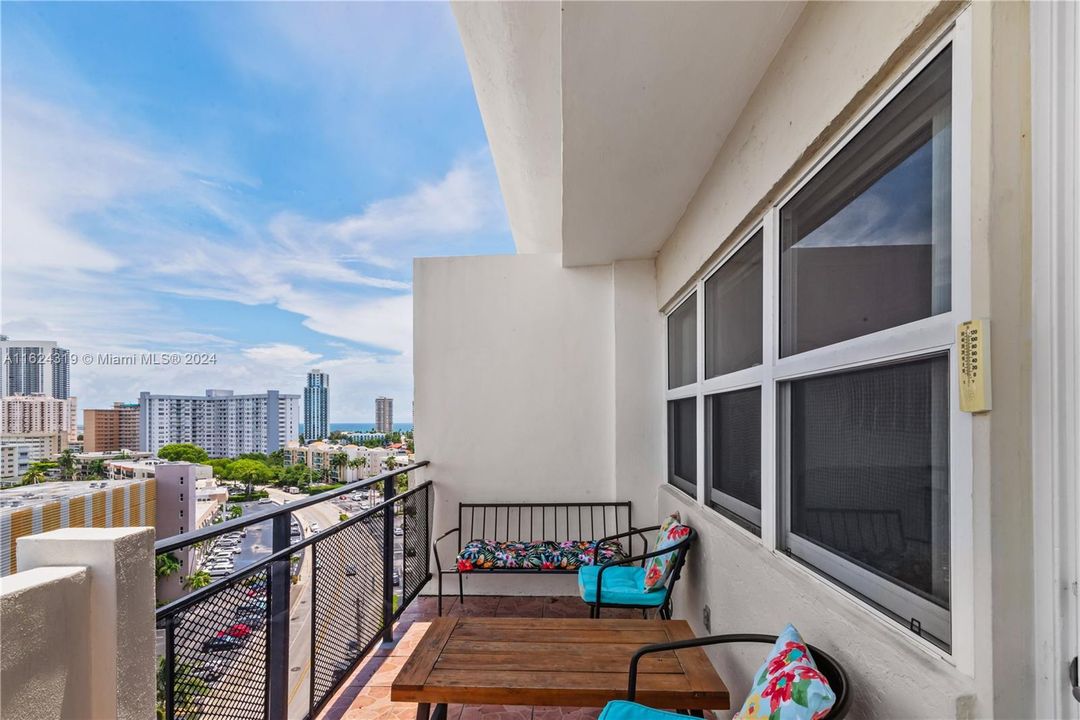 For Sale: $334,000 (2 beds, 2 baths, 1200 Square Feet)