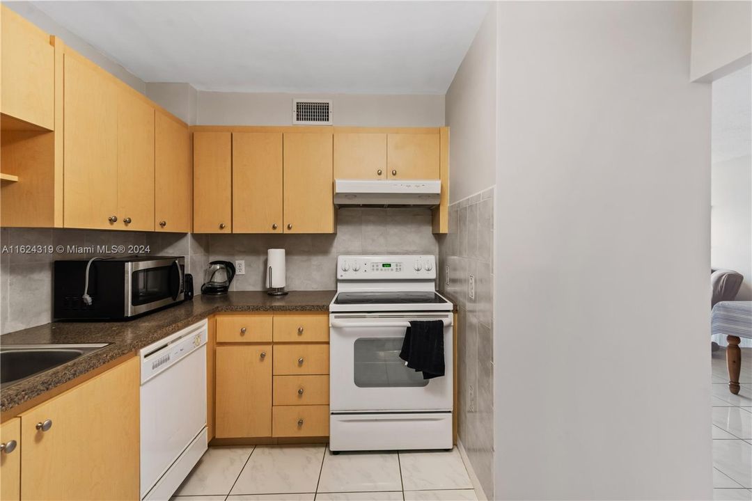 For Sale: $334,000 (2 beds, 2 baths, 1200 Square Feet)